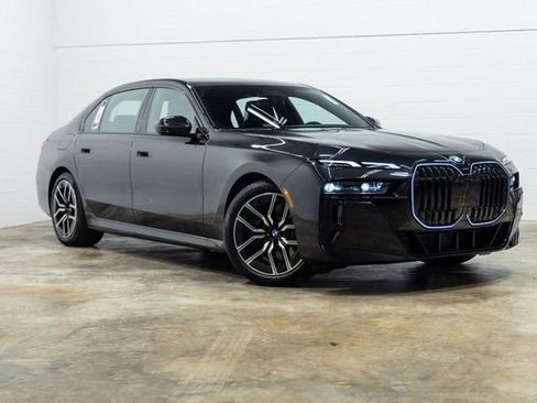 Certified 2025 BMW 740i xDrive AWD/4WD image 4