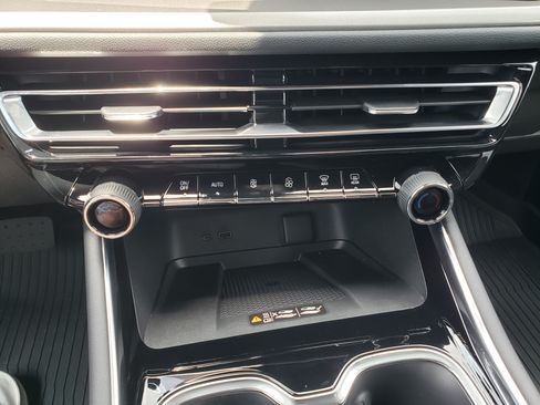 New 2026 Chevrolet Traverse LT w/ Sun and Wheel Package FWD image 24