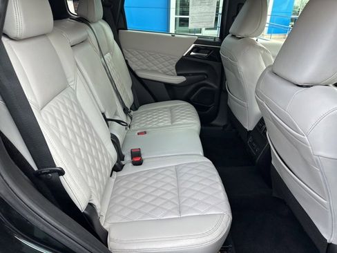 Used 2023 Mitsubishi Outlander SEL image 15