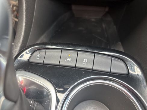 Certified 2022 Buick Encore GX Essence w/ Experience Buick Package image 25