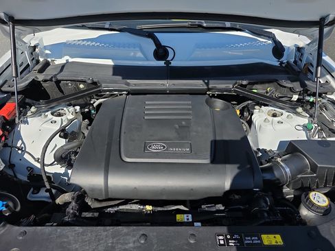 Certified 2025 Land Rover Defender 110 S AWD/4WD image 31