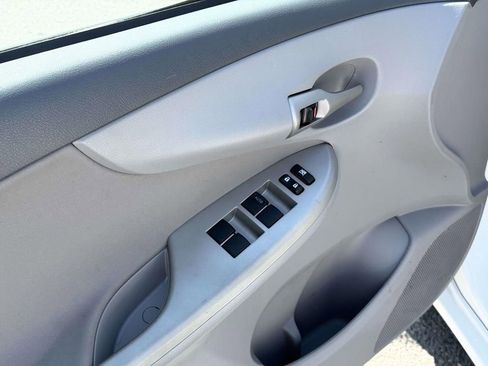 Used 2010 Toyota Corolla LE FWD image 14