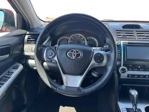 Used 2014 Toyota Camry SE w/ Moonroof Package FWD image 13