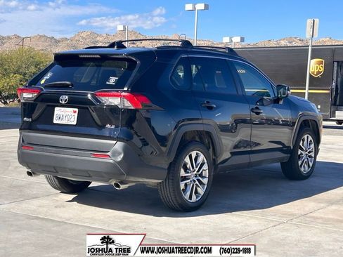 Used 2021 Toyota RAV4 XLE Premium image 10