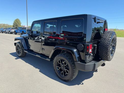 Used 2017 Jeep Wrangler Unlimited Sahara image 3