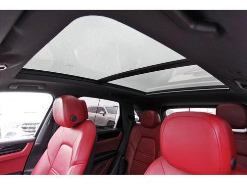 Used 2021 Porsche Cayenne AWD/4WD image 27