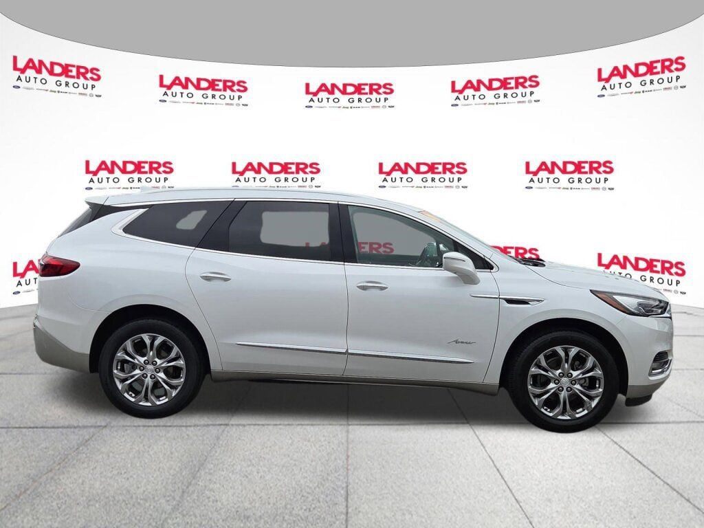 Used 2018 Buick Enclave Avenir w/ Avenir Technology Package FWD image 2