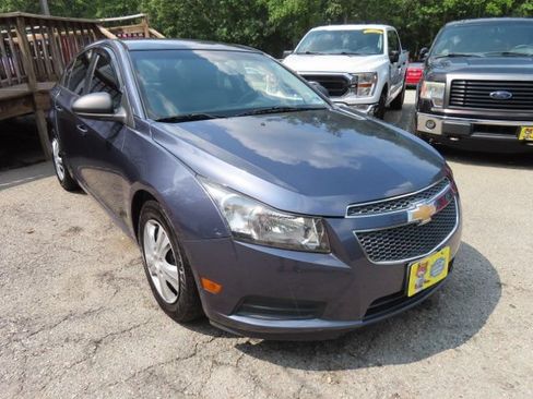 Used 2013 Chevrolet Cruze LS FWD image 4