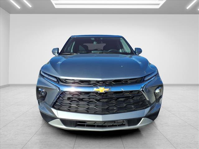 Used 2025 Chevrolet Blazer LT FWD image 3