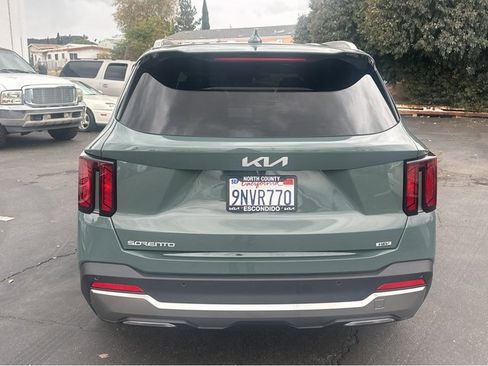Certified 2025 Kia Sorento EX image 5