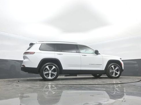 Used 2023 Jeep Grand Cherokee L Limited w/ Luxury Tech Group II AWD/4WD image 39