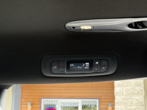 Used 2025 Chrysler Pacifica Select FWD image 24