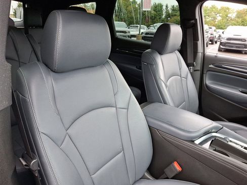 Used 2024 Buick Enclave Premium image 13