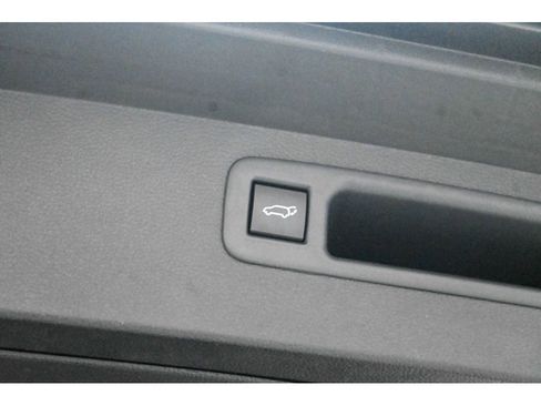 Used 2025 Toyota Highlander XLE image 55