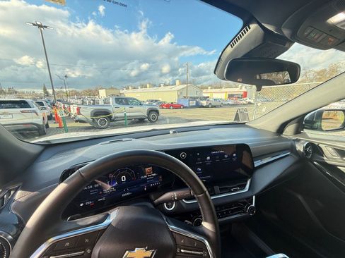 Used 2025 Chevrolet Equinox LT image 33