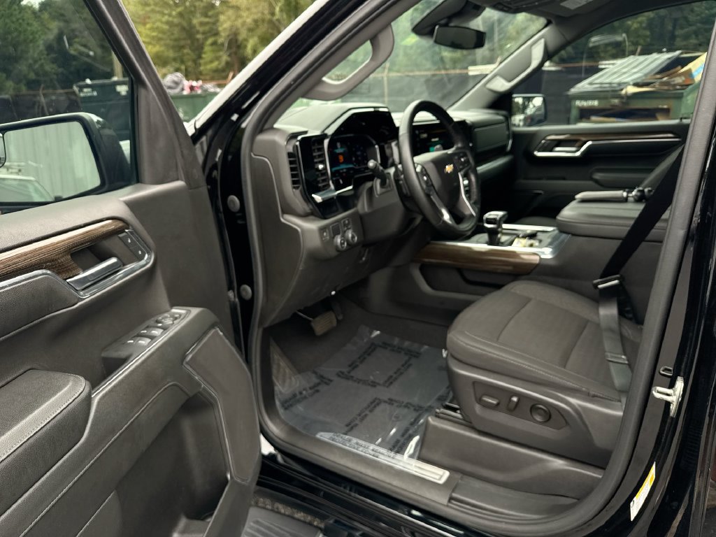 Used 2023 Chevrolet Silverado 1500 LT RWD image 13