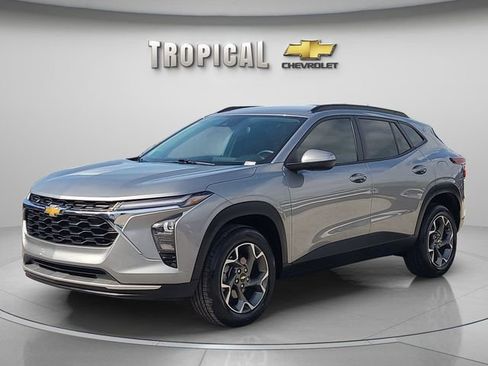 Used 2024 Chevrolet Trax LT w/ Driver Confidence Package FWD image 1