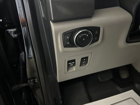 Used 2018 Ford F150 XLT w/ Equipment Group 302A Luxury AWD/4WD image 23
