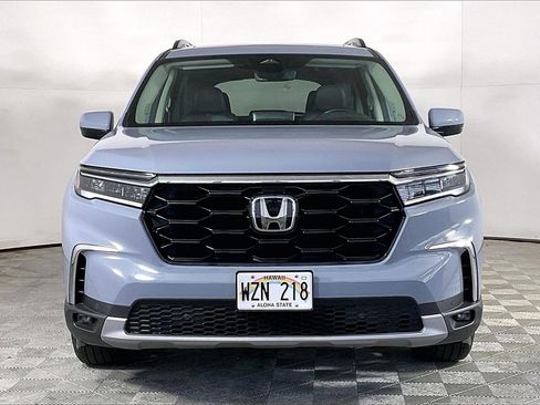 Used 2025 Honda Pilot Touring image 2