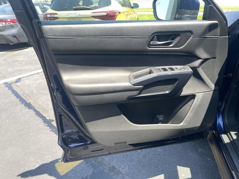 Used 2025 Nissan Pathfinder SV FWD image 14