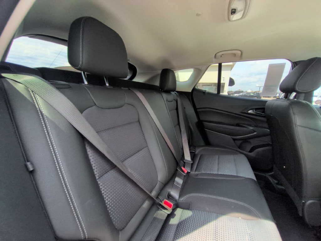 Used 2025 Chevrolet Trax LT w/ LT Convenience Package FWD image 29