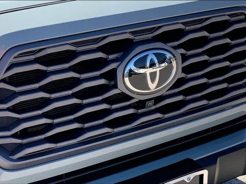 Used 2022 Toyota Tacoma TRD Off-Road w/ TRD Premium Off Road Package image 29