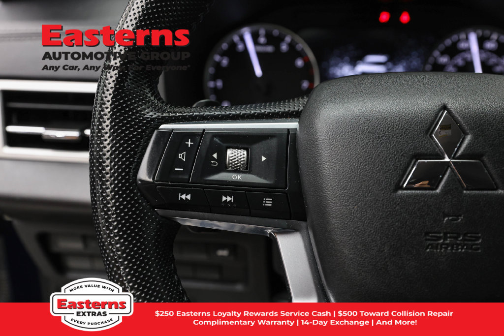Used 2023 Mitsubishi Outlander SE AWD/4WD image 16