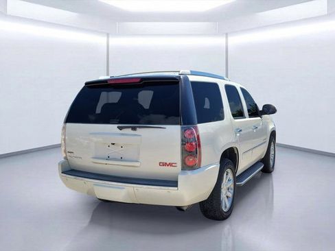 Used 2011 GMC Yukon Denali RWD image 4