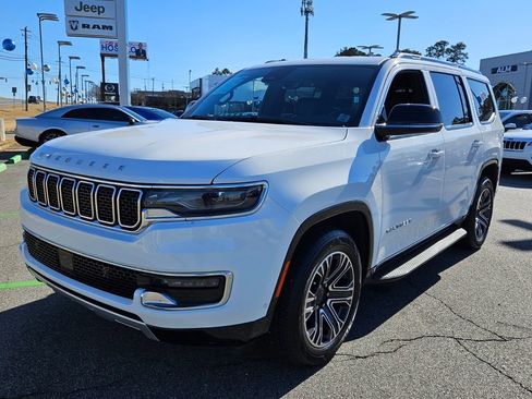 Used 2023 Jeep Wagoneer Series II image 3