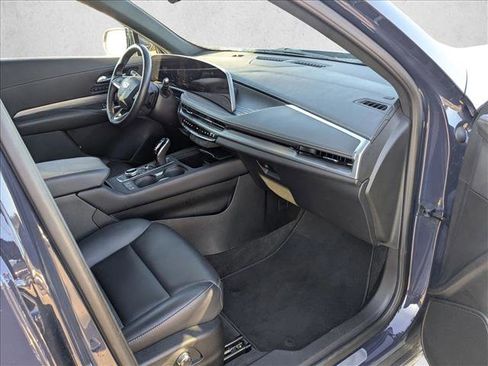 Used 2025 Cadillac XT4 Premium Luxury FWD image 23