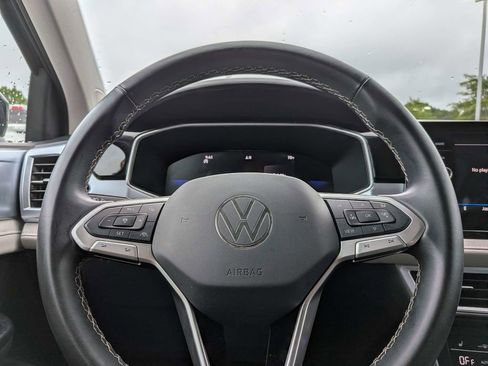 Used 2025 Volkswagen Taos SE FWD image 26