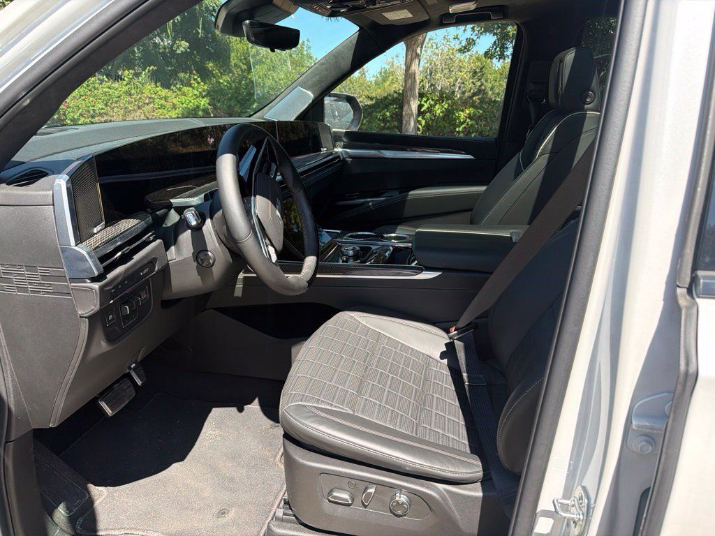 Certified 2025 Cadillac Escalade V AWD/4WD image 5