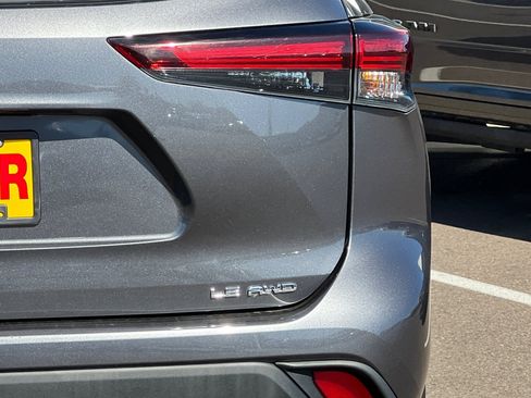 Used 2024 Toyota Highlander LE image 27