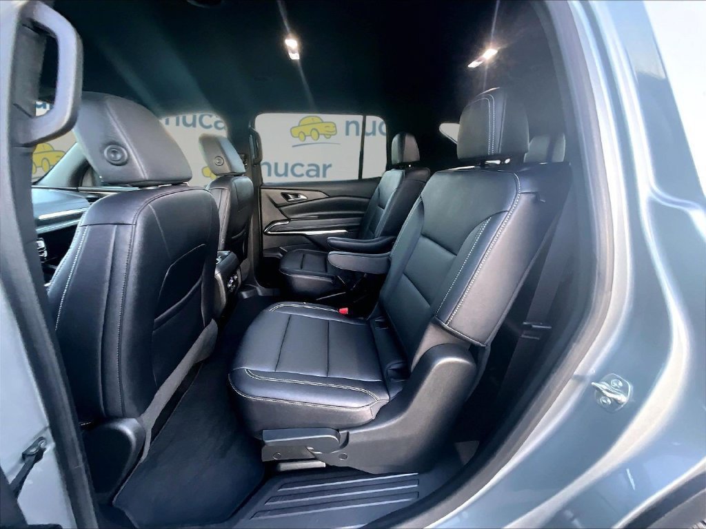Used 2025 Chevrolet Traverse LT AWD/4WD image 14