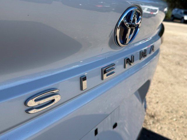 Used 2022 Toyota Sienna Limited AWD/4WD image 17