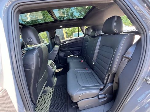 Certified 2025 Volkswagen Atlas Cross Sport SEL R-Line AWD/4WD image 24