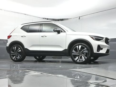Used 2025 Volvo XC40 B5 Ultra AWD/4WD image 33