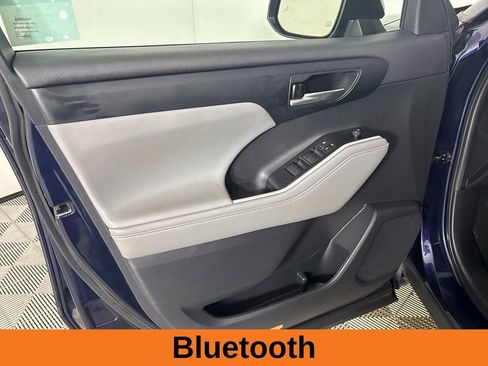 Used 2021 Toyota Highlander XLE image 9