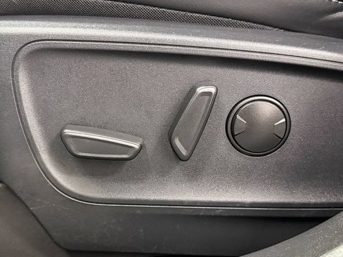 Used 2025 Ford Escape Platinum AWD/4WD image 27