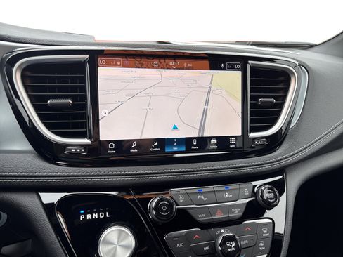 New 2026 Chrysler Pacifica Limited image 27