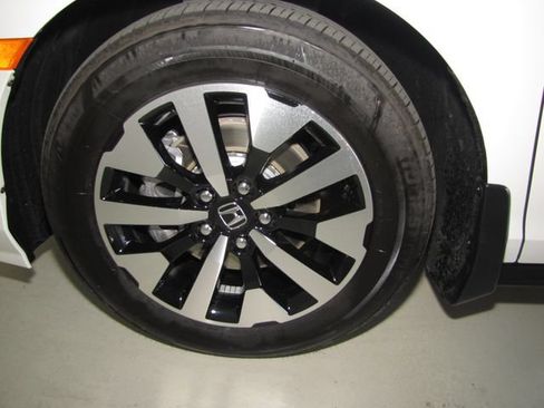 Certified 2025 Honda Odyssey EX-L image 24