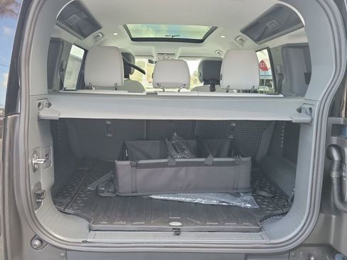 New 2026 Land Rover Defender 110 X-Dynamic SE image 11