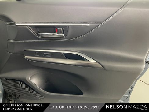 Used 2023 Toyota Venza XLE image 45