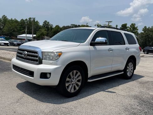 Used 2015 Toyota Sequoia Platinum RWD image 3