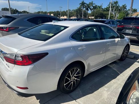 Used 2018 Lexus ES 350 w/ Luxury Package w/Wood Trim FWD image 6
