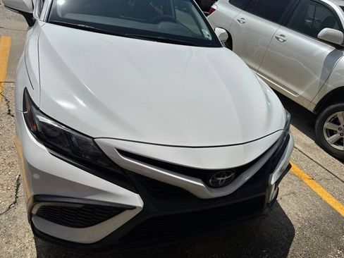 Used 2023 Toyota Camry SE FWD image 9