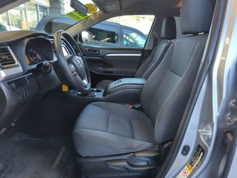 Used 2016 Toyota Highlander LE image 9