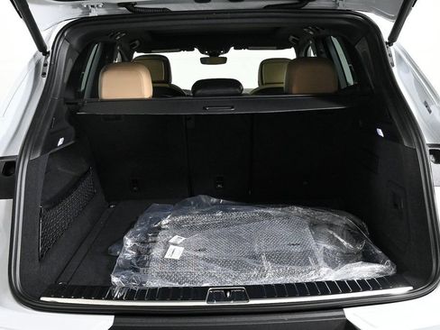Certified 2026 Porsche Cayenne AWD/4WD image 32