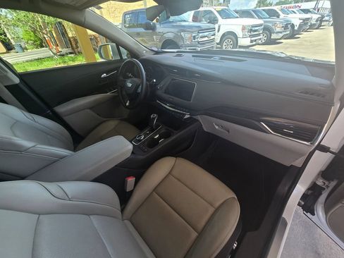 Used 2019 Cadillac XT4 Premium Luxury FWD image 38