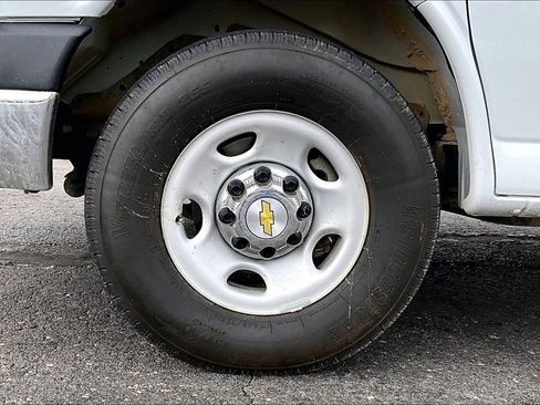 Used 2025 Chevrolet Express 2500 LT w/ LT Preferred Equipment Group RWD image 8